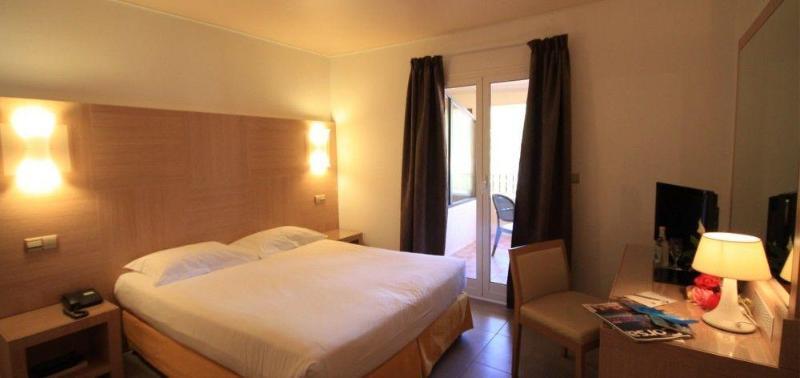Eden Park Hotel Serriera  Екстериор снимка